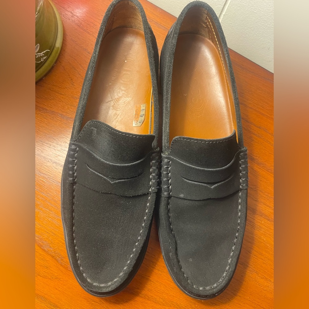 Elegant Tod’s Black Suede Men's Slip-On Loafers - Picture 5 of 8